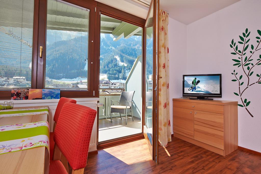 Skylounge Mayrhofen Habitación foto